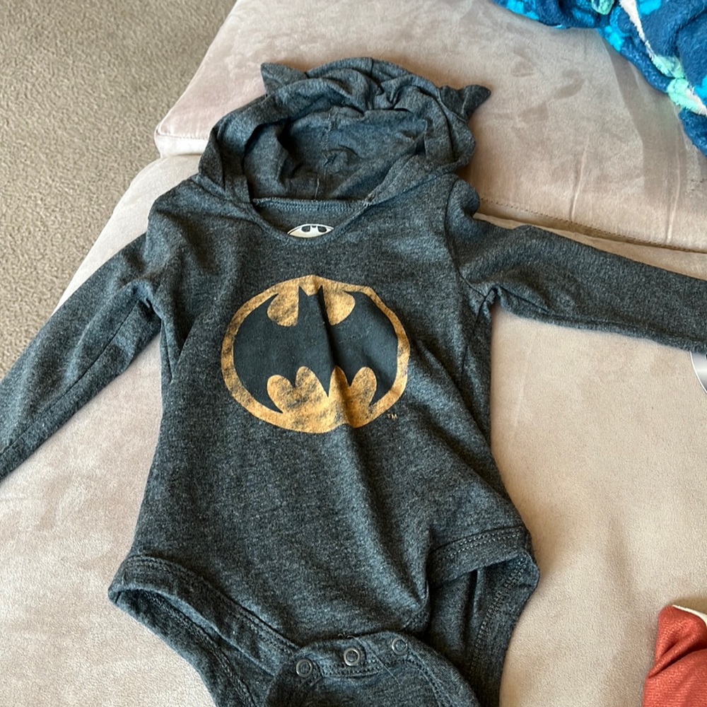 3 pice baby 6/9 outfit Batman